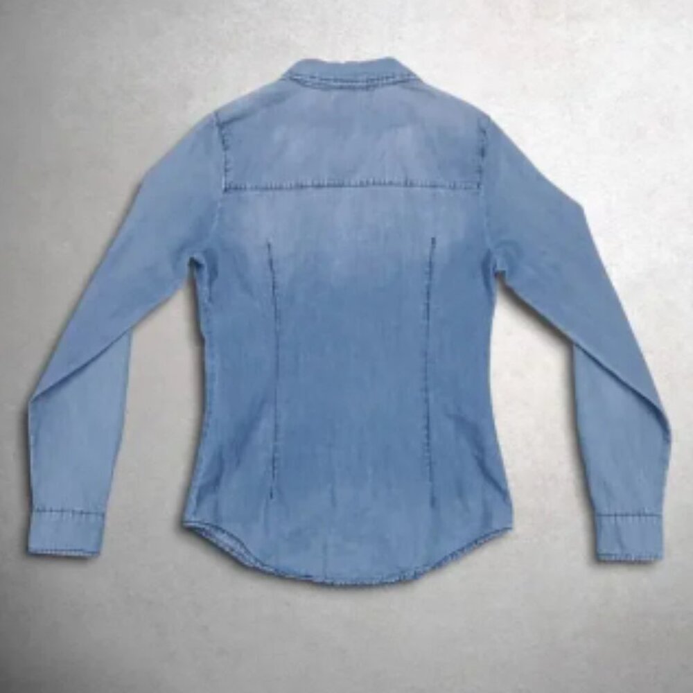 Chambray Button Up Shirt Womens XS Blue Medium Wash Pearl Snaps Fitted Western